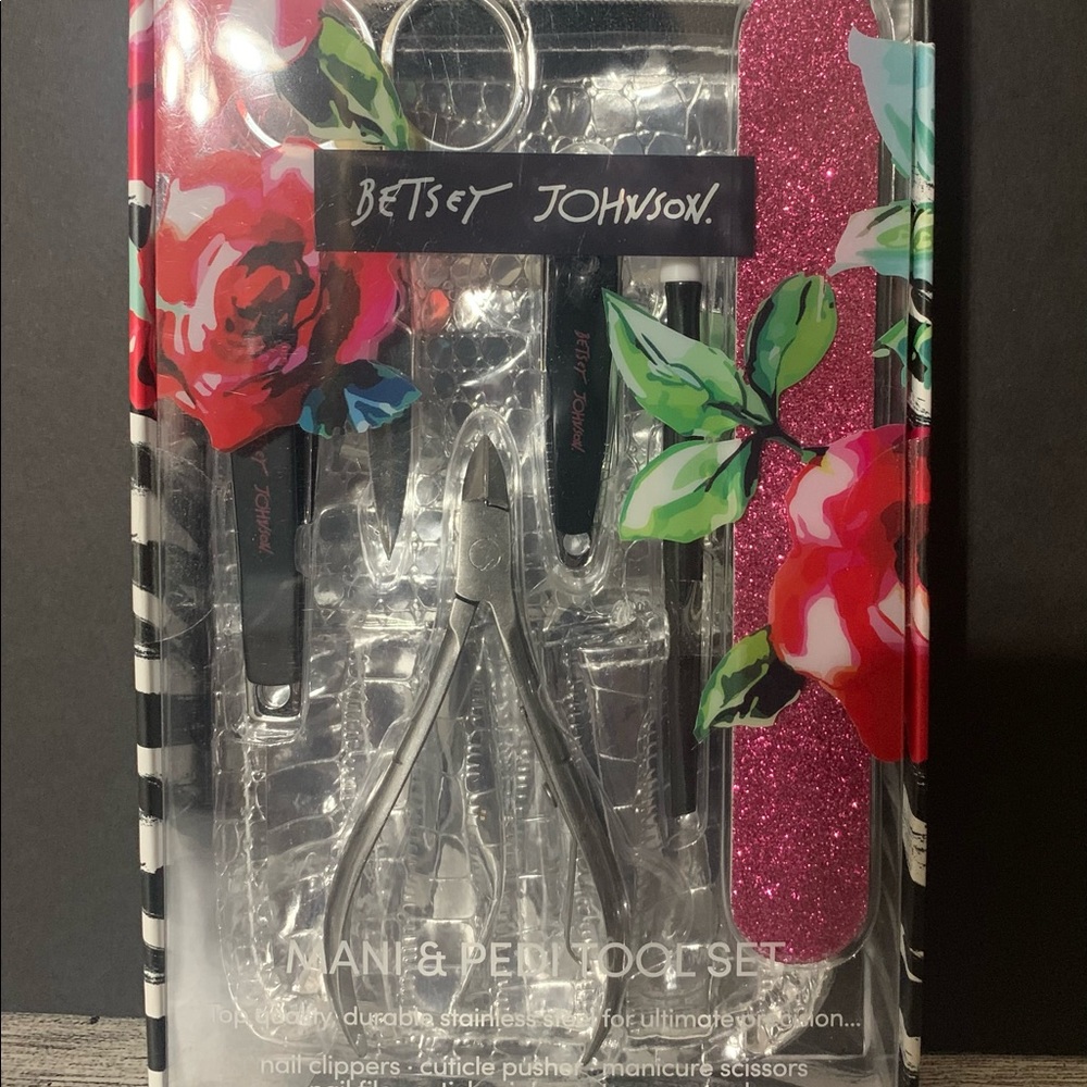 Betsey Johnson mani / pedi tool set, NWT